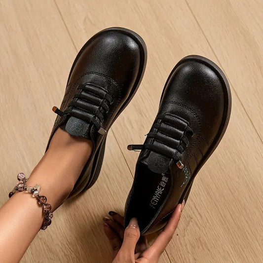 Loafersy damskie sznurowane – skórzane, lekka flatforma, okrągły nosek