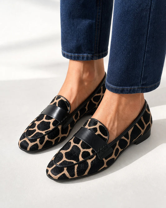 Damskie mokasyny animal print z czarną lamówką — zdjęcie produktu 1