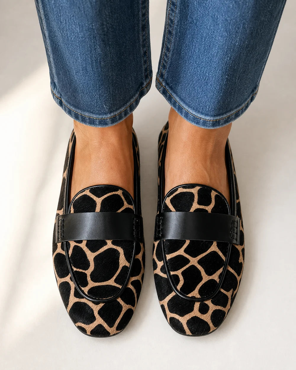 Damskie mokasyny animal print z czarną lamówką — zdjęcie produktu 5