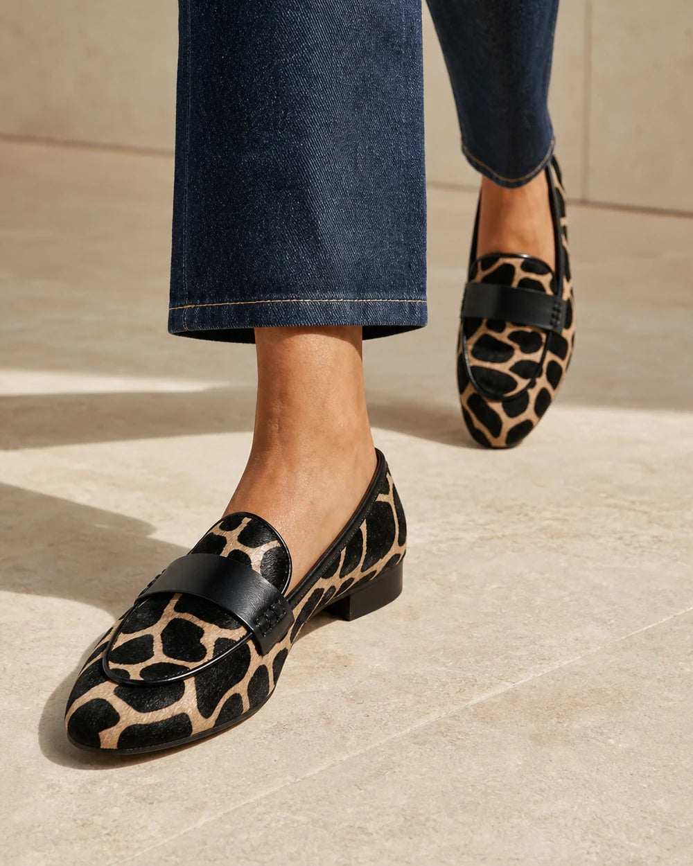 Damskie mokasyny animal print z czarną lamówką — zdjęcie produktu 7