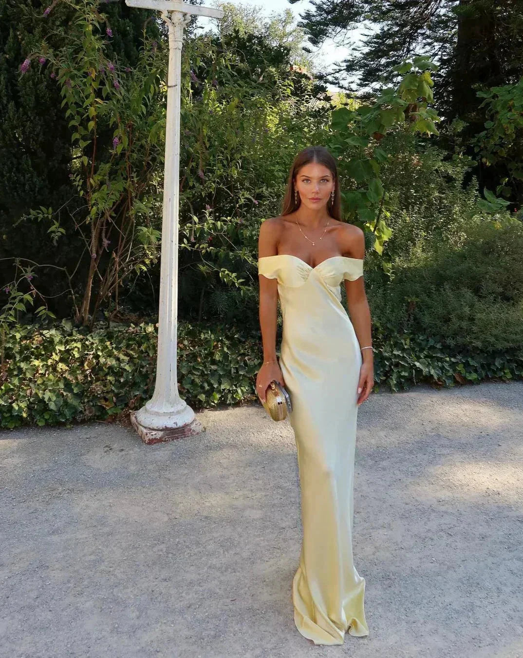 Fiammetta | Sukienka Maxi Elegancka Satynowa Odkryte Ramiona Dopasowana Wieczorowa