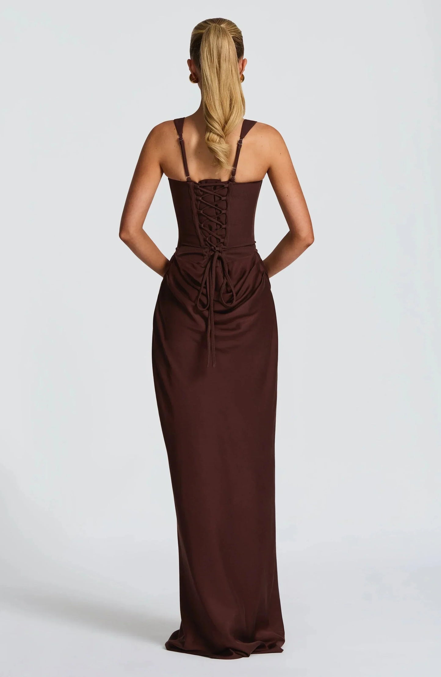 Galatea | Sukienka Maxi Elegancka Satynowa Kwadratowy Dekolt Dopasowana z Odkrytymi Plecami