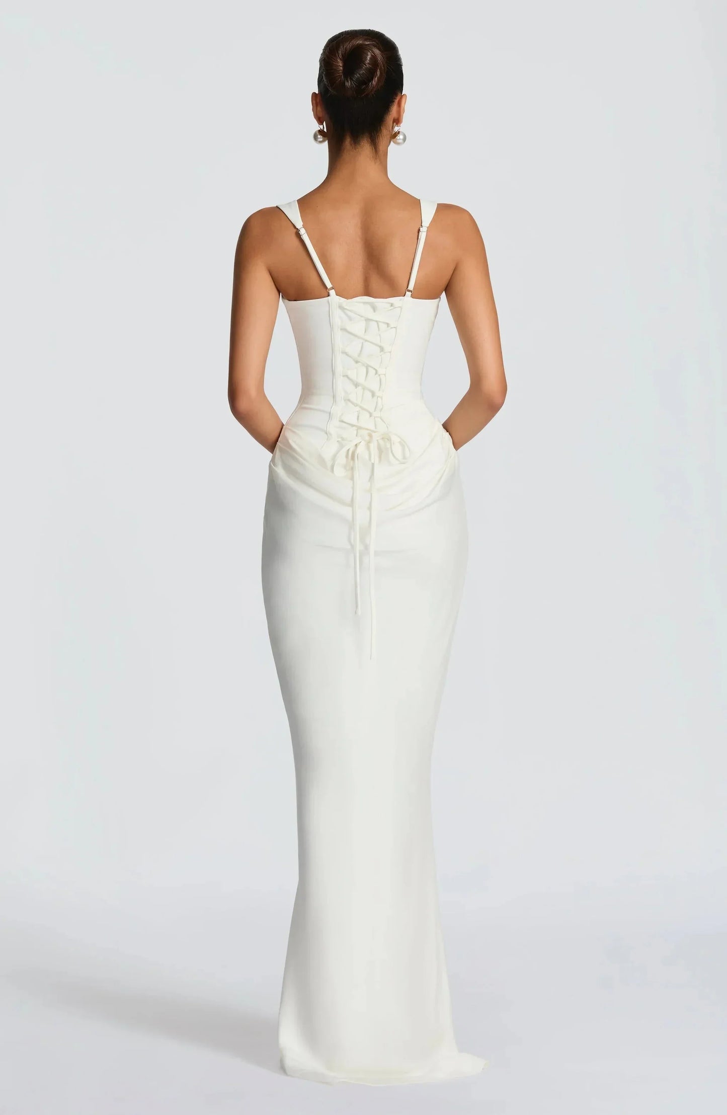 Galatea | Sukienka Maxi Elegancka Satynowa Kwadratowy Dekolt Dopasowana z Odkrytymi Plecami