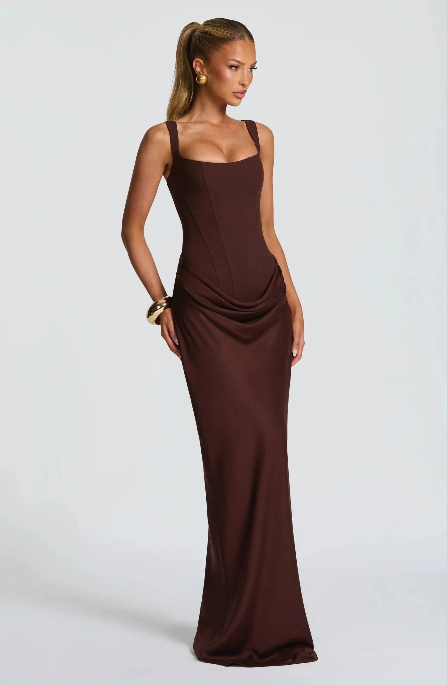 Galatea | Sukienka Maxi Elegancka Satynowa Kwadratowy Dekolt Dopasowana z Odkrytymi Plecami