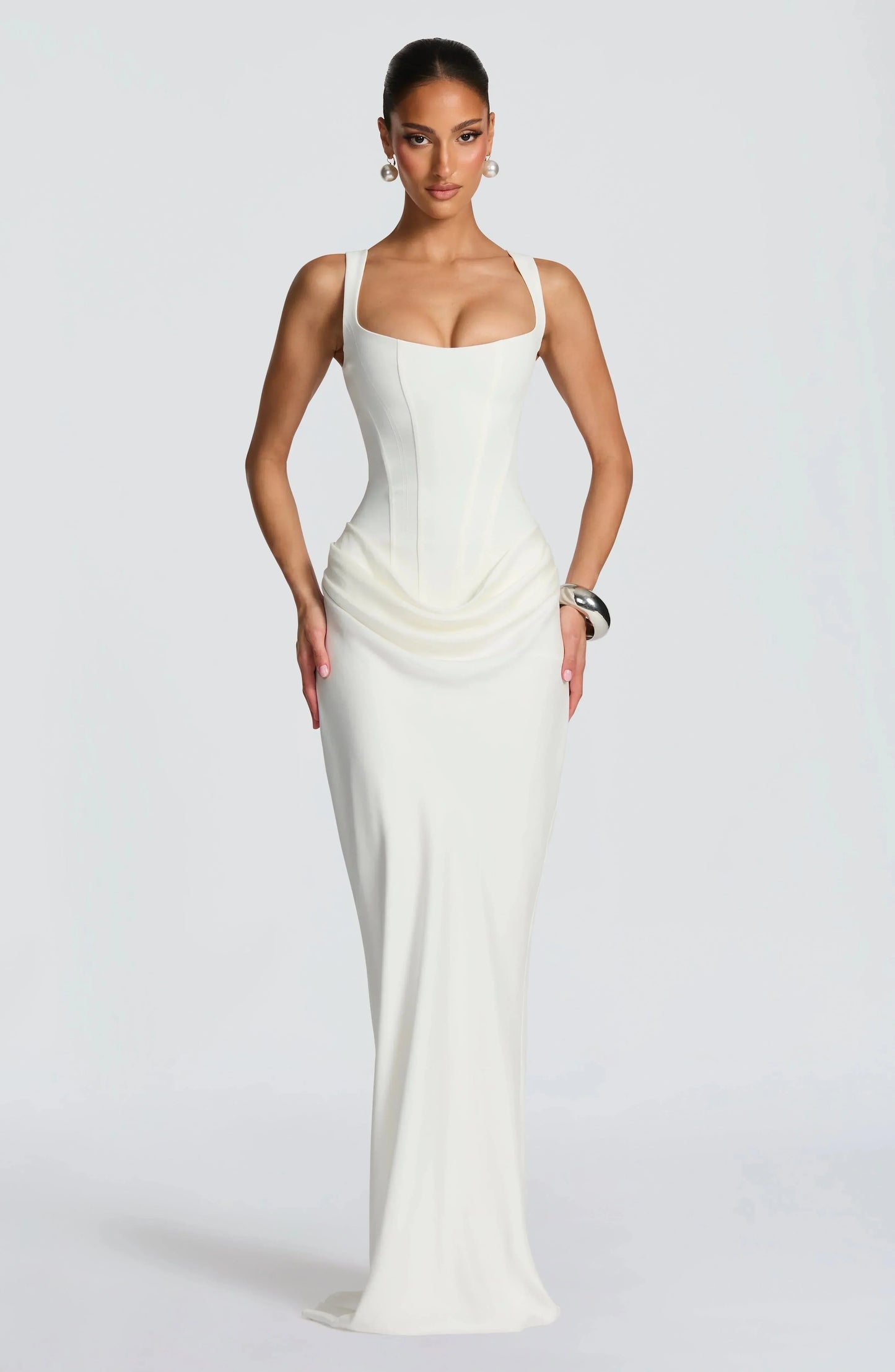 Galatea | Sukienka Maxi Elegancka Satynowa Kwadratowy Dekolt Dopasowana z Odkrytymi Plecami
