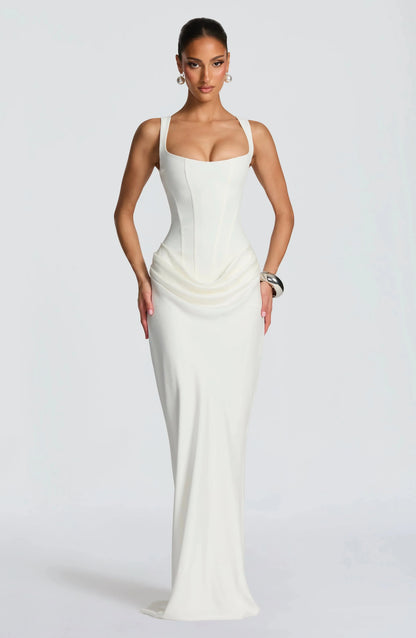 Galatea | Sukienka Maxi Elegancka Satynowa Kwadratowy Dekolt Dopasowana z Odkrytymi Plecami